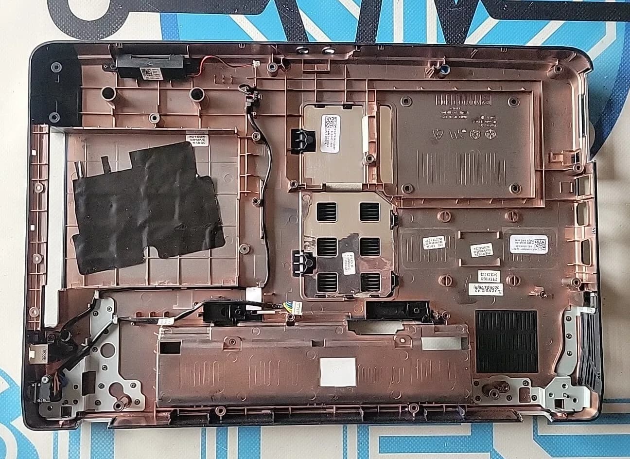 Dell Vostro A860 Laptop Bottom Base Case Back Cover Memory Cover ( Used )