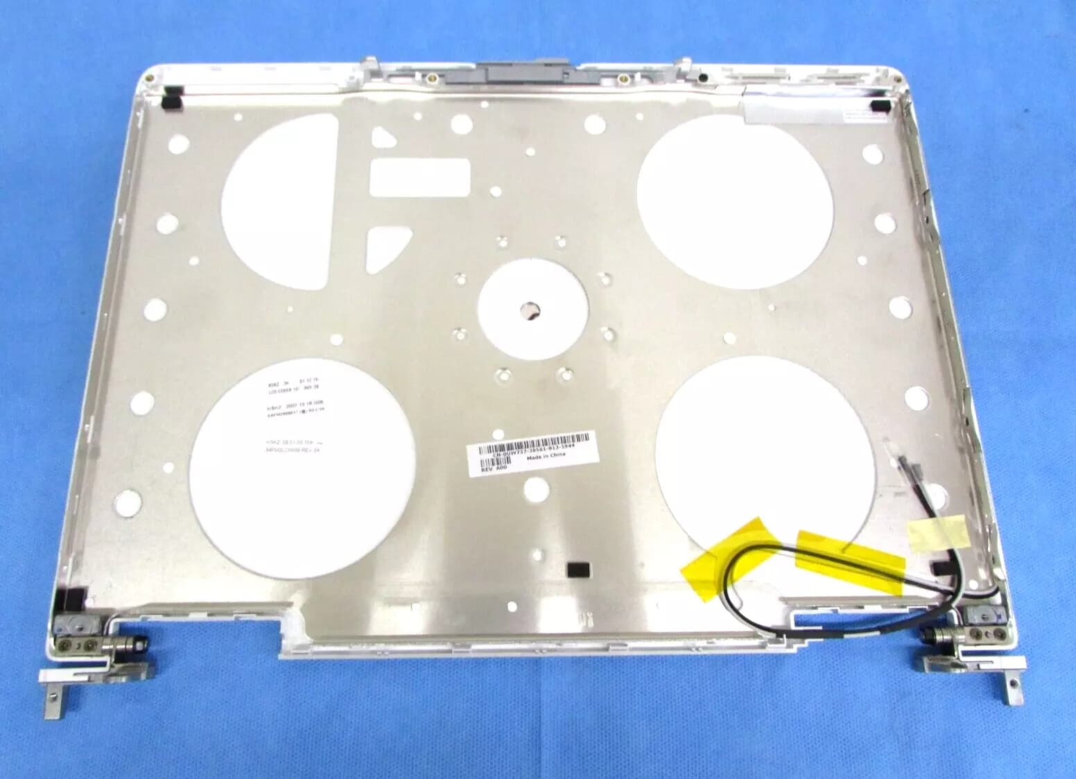 LCD Back Cover Dell Inspiron 1505 6400 E1505 with Hinges UW737 ( Used )