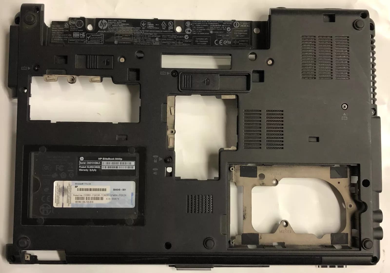 Bottom Base Case HP EliteBook 8440P Laptop AM07D000200 594021-001 ( Used )