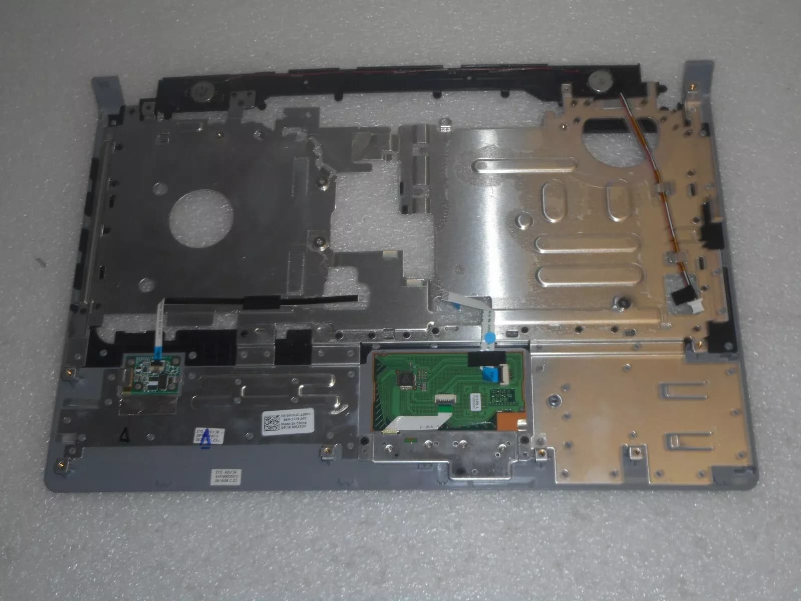 Palmrest with Touchpad for laptop Dell Studio 1535 1536 1537 M252C THA01 ( Used )