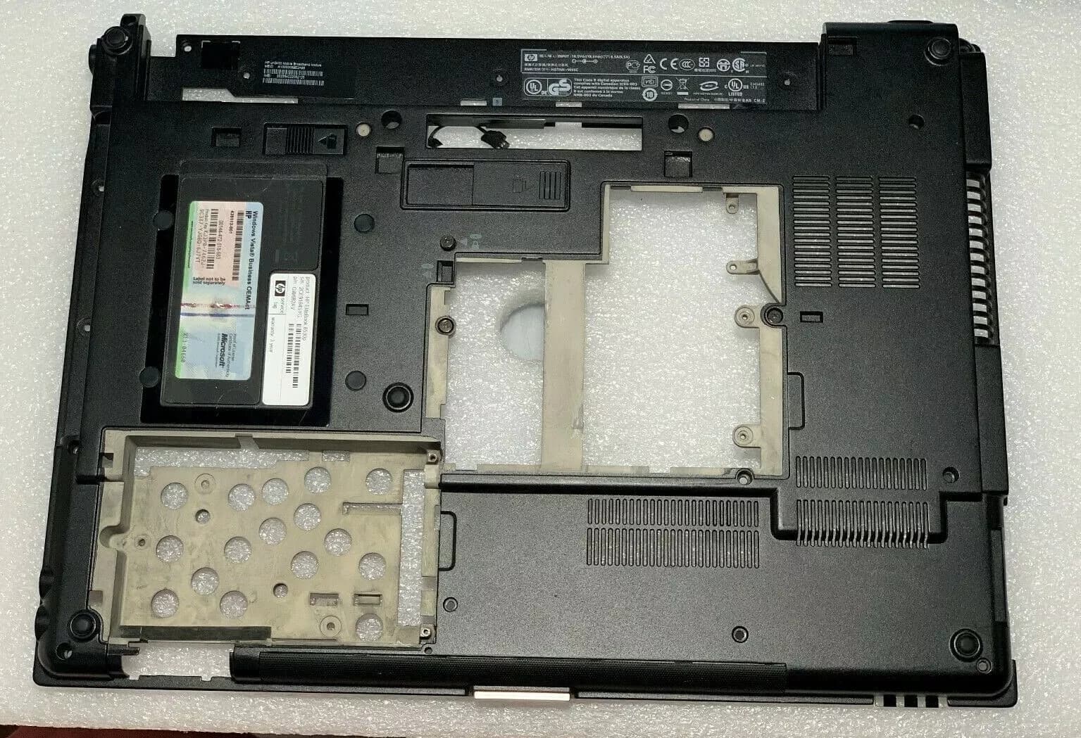 bottom base cover laptop HP EliteBook 8530p 495082-001 ( Used )